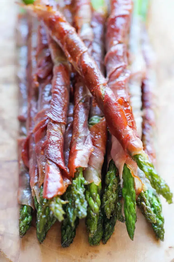 Prosciutto-Wrapped Asparagus Spears - New Year's Eve Appetizers
